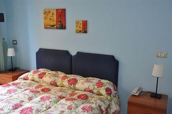 Salandra 4* Rom